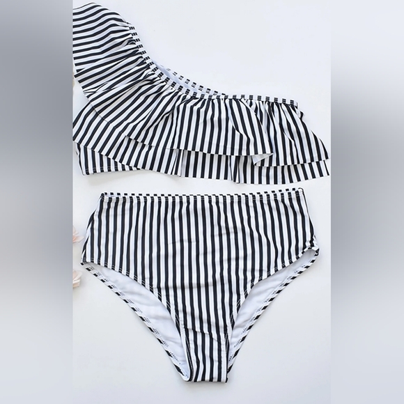 New with tags! Vimpunec Womens Large ruffled pinstripe one shoulder swimsuit - Picture 9 of 9